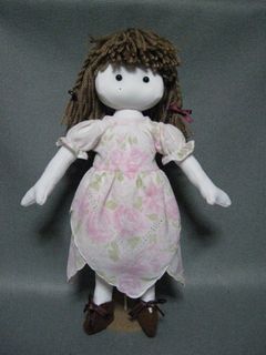 着せ替え人形（ハンカチのドレス）